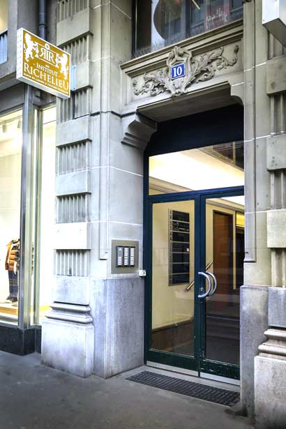 La porte d'entrée de l'Institut Richelieu à Lausanne.