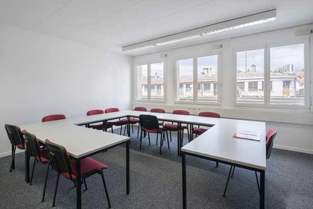 Une salle de classe de l'école de langue française Institut Richelieu à Lausanne.
